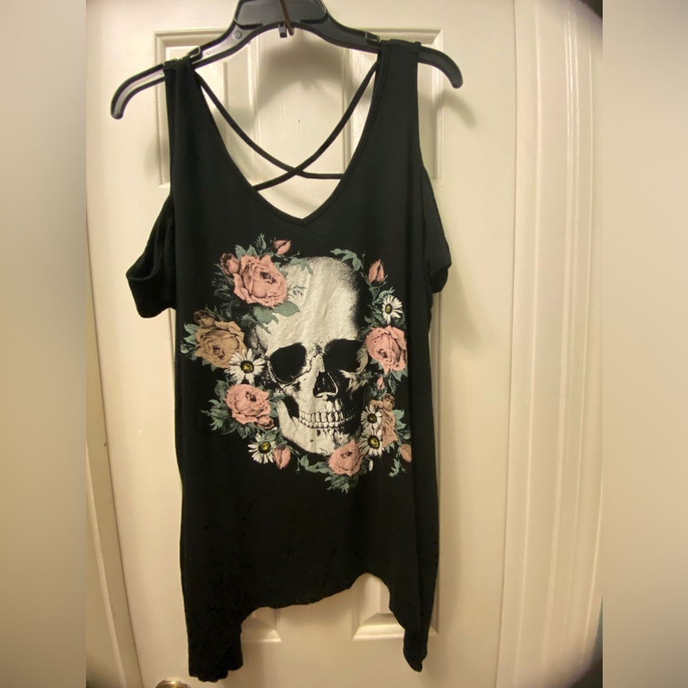 Black Skull Floral cold shoulder Top